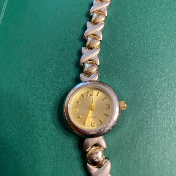 Faded Glory watch silver colored band with gold tone hearts. - Picture 2 of 9